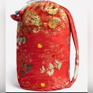 NWT JW COZY BLANKET - 75” x 68”